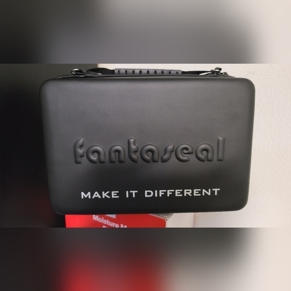 CAMERA Carrying Case - Picture 1 of 10